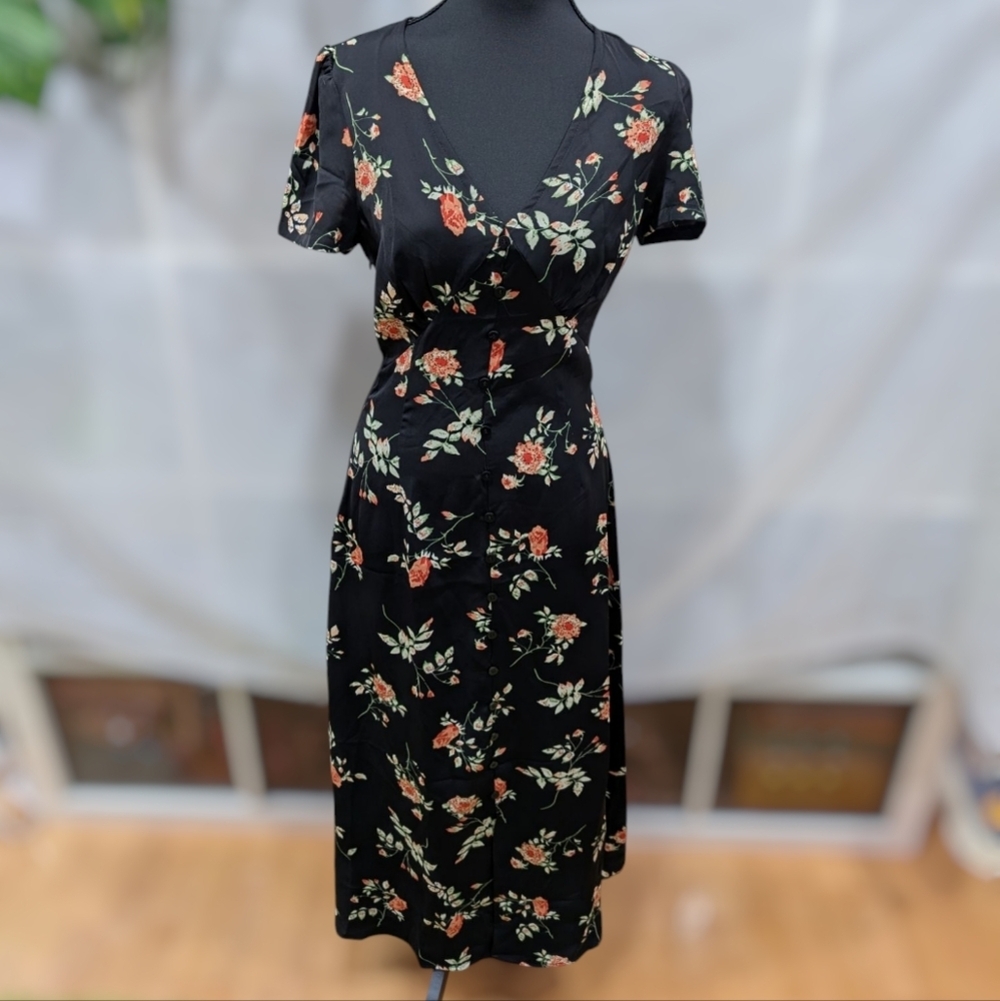 Rihoas, NWT, The Black V Neck Floral Short Sleeve Maxi Dress . - Picture 6 of 9